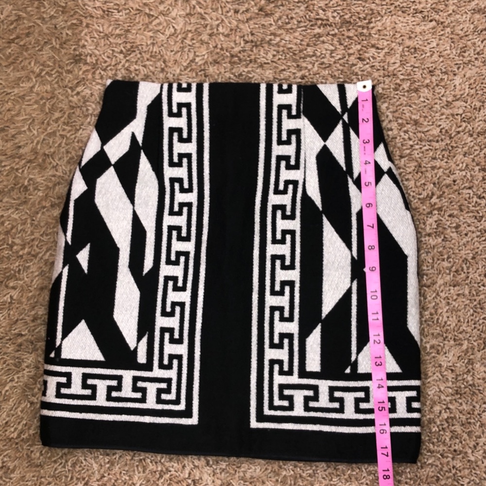 Zara Geometric Black and Grey Mini Skirt - Picture 3 of 8